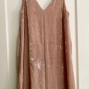 Ann Taylor Crushed Velvet Dress in blush size 8